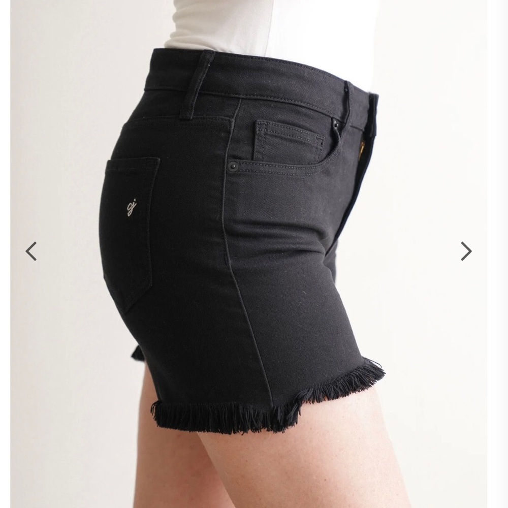 Revy Shorts